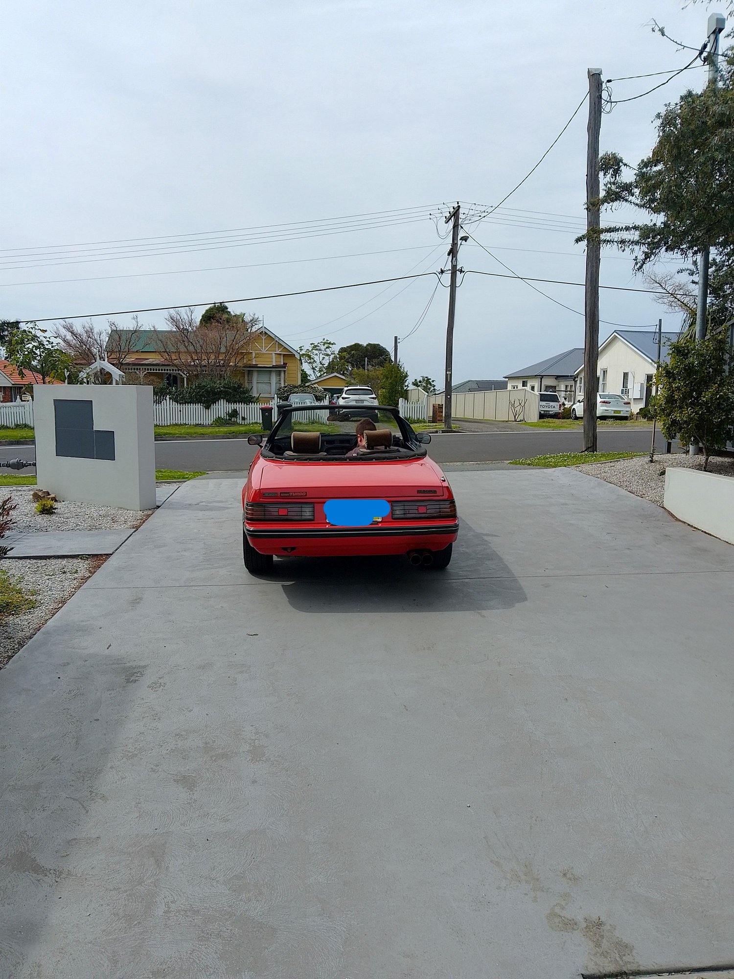 It is interesting how many Mazda enthusiasts say the bootlid looks like a 626 lid!
