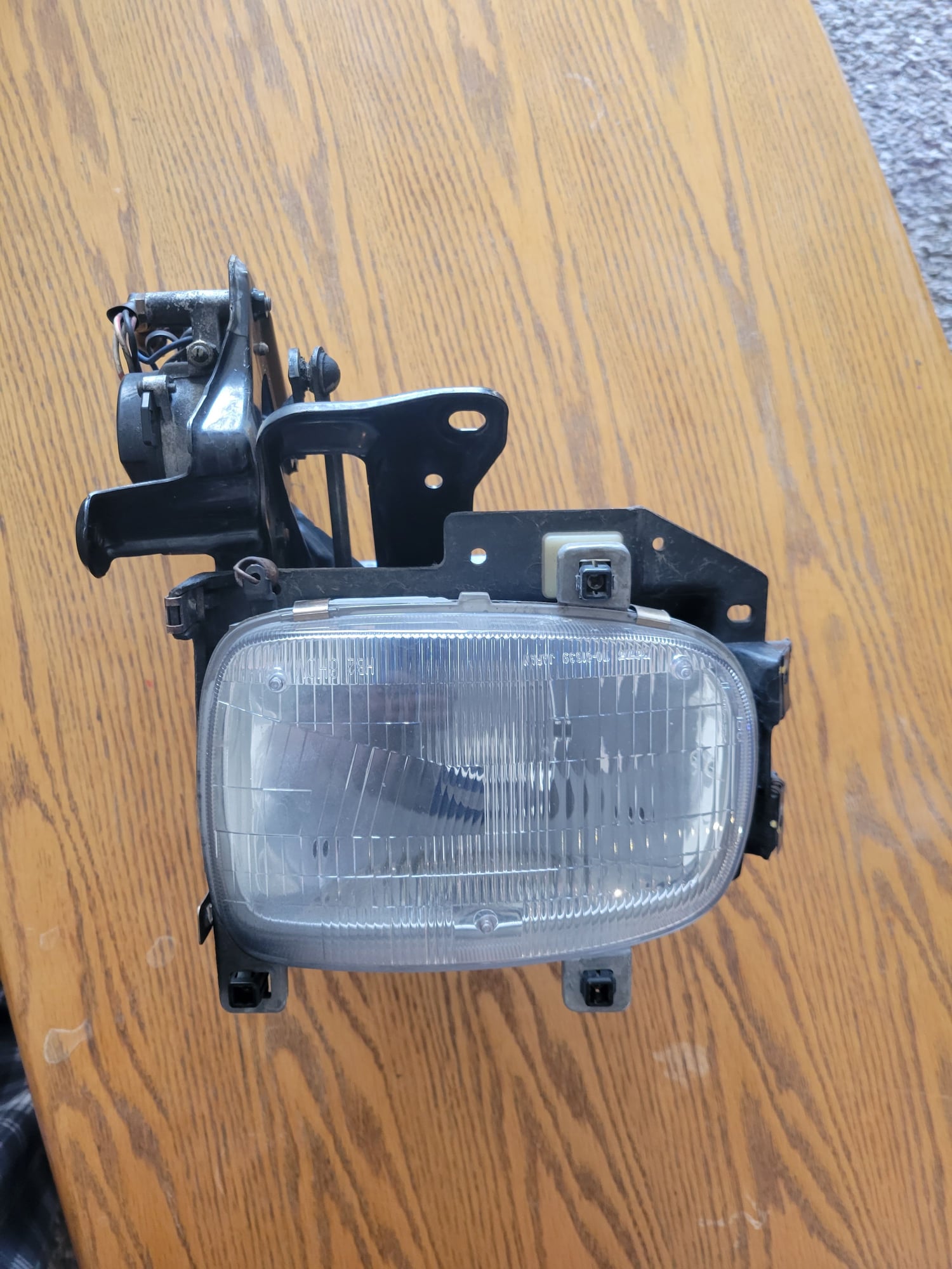 Lights - FD RX7 Passenger (RH) Headlight - Used - 1992 to 1994 Mazda RX-7 - Muscatine, IA 52761, United States