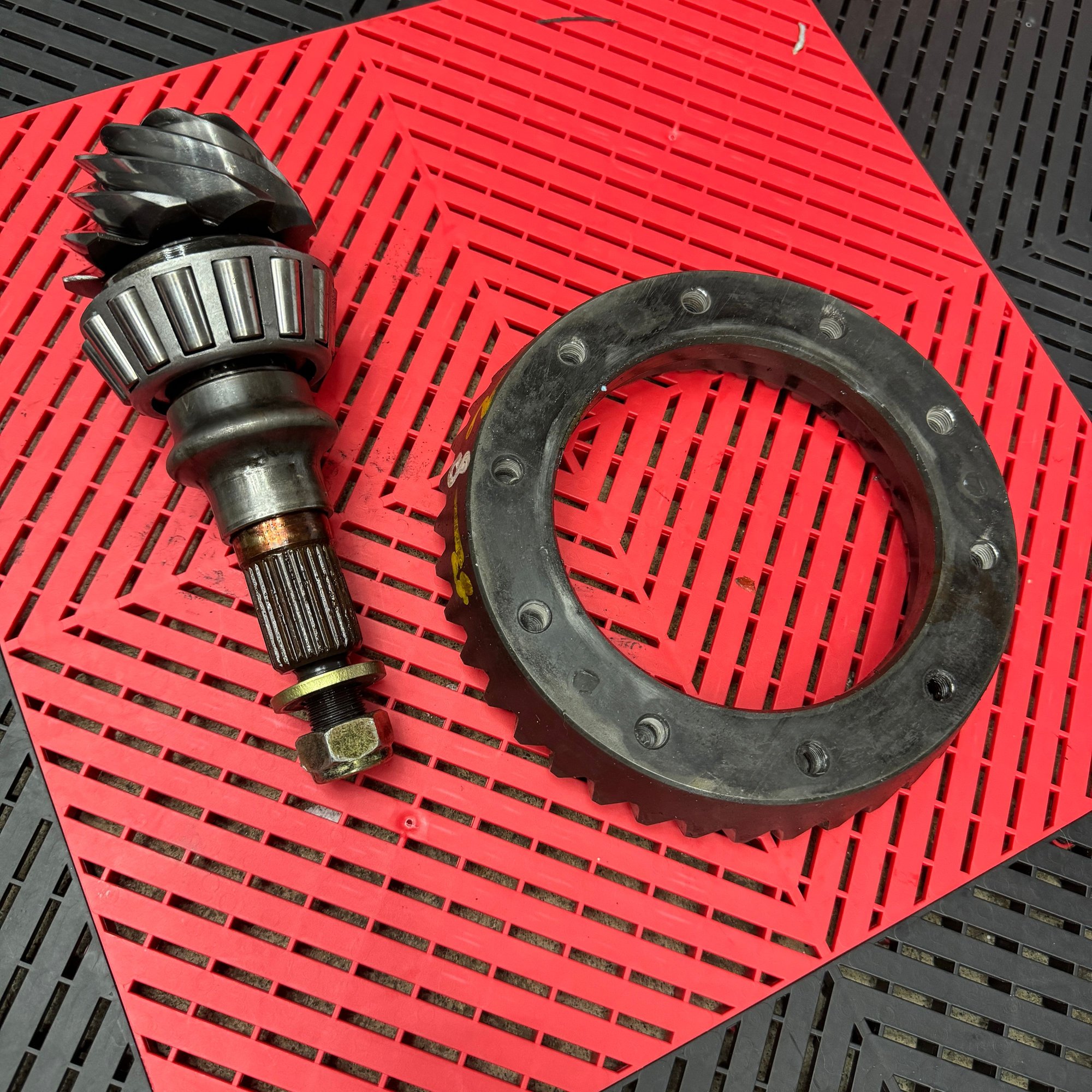 Drivetrain - 4.44 Ring and Pinion (Rear Gear) - Used - 1992 to 2002 Mazda RX-7 - Birmingham, MI 48323, United States
