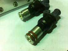 Fuel injector Adaptors for series five motor with 850 degree C double silicon seals.