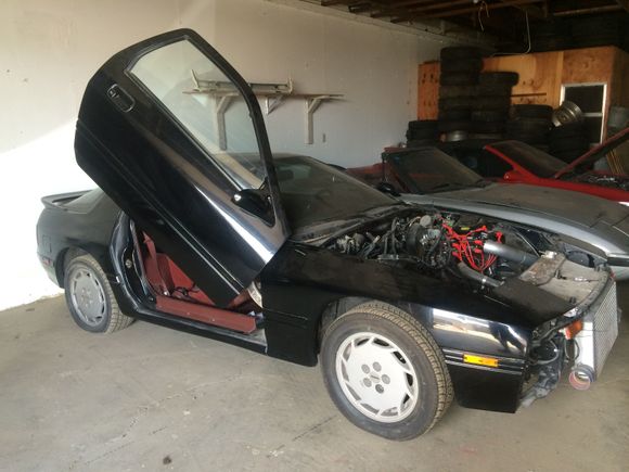 Lambo doors, black metal flake paint, ‘88 TII with 20B. 20B blown up on synod on first testing The car has been sitting with no engine for last several years. Fun car.