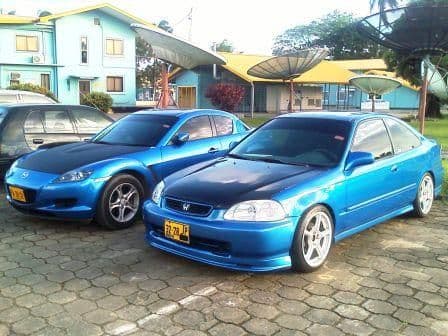 My RX8 '05 with Honda coupe '96
(Only at this speed, the honda bumpers me :-P )