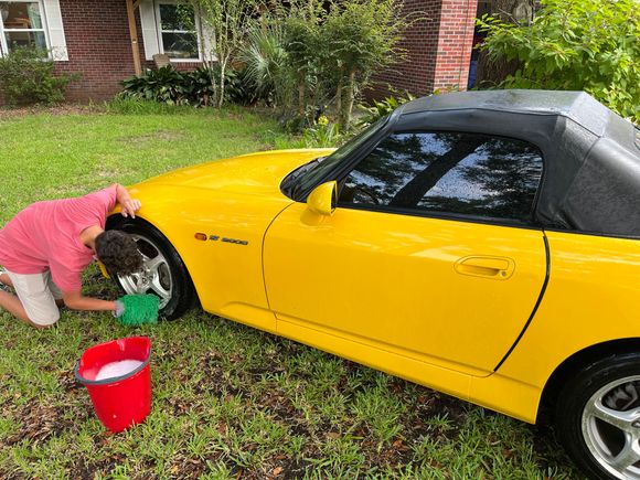 Had my top detailer getting the 5 stars up to snuff.