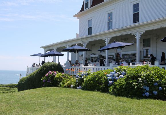We packed a lunch and ate on the lawn here.  Gorgeous!