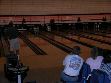 040606 Bowling in Hilton2.JPG