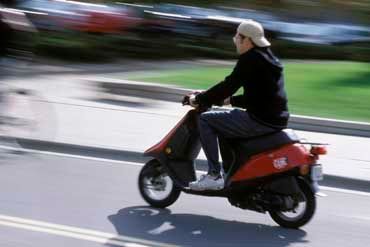 Moped_blur_past2_02.jpg