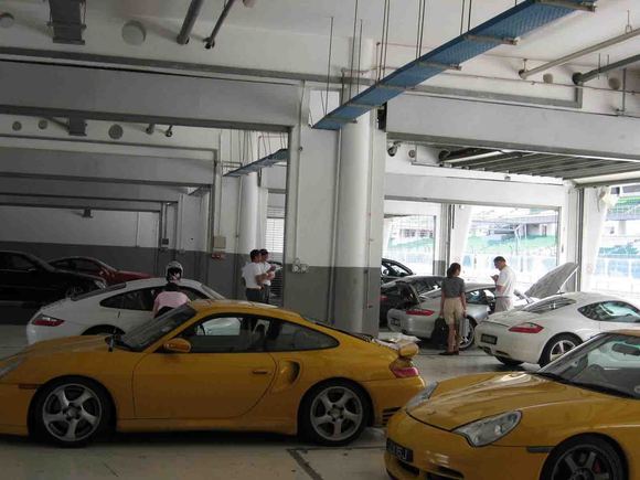 bunch of porsches.jpg