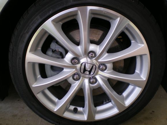clean right side wheel