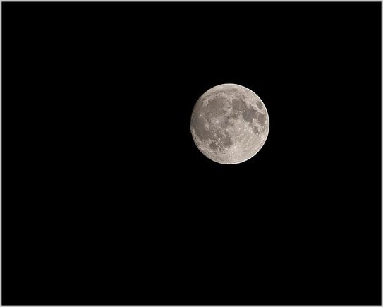 Full Moon over Hawaii(Web).jpg