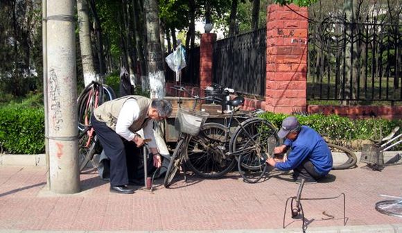streetcorner bike shop.jpg
