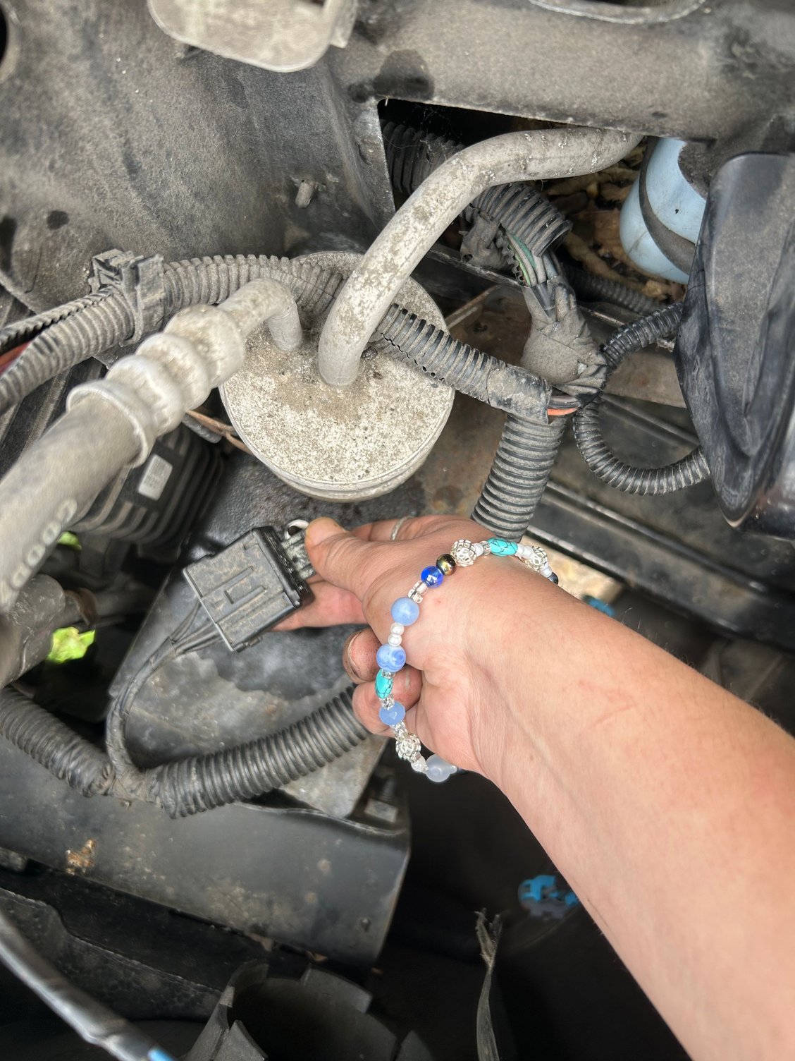 What I assume could be the splice rack for the wires ? 