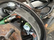 I spray DW-40 I wait 30 minutes. I took the 4 bolts out, and shake the bearing/hub. It is not moving !!!