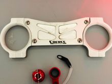 And finally my Coerce fork brace, shifter brace bushing, and race boy looking oil cap.  😂😜
