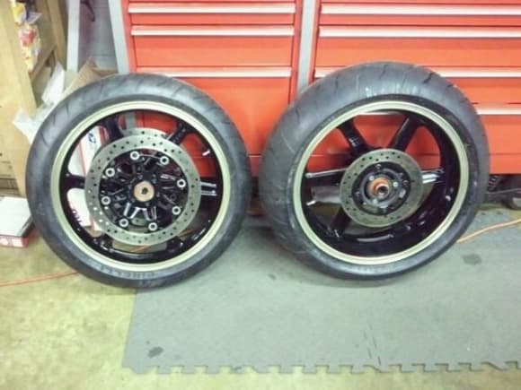 painted magnesium rims, with gold lip