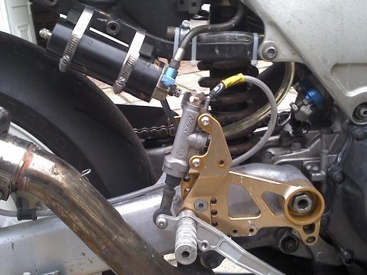 Harris rear set and penske Shock