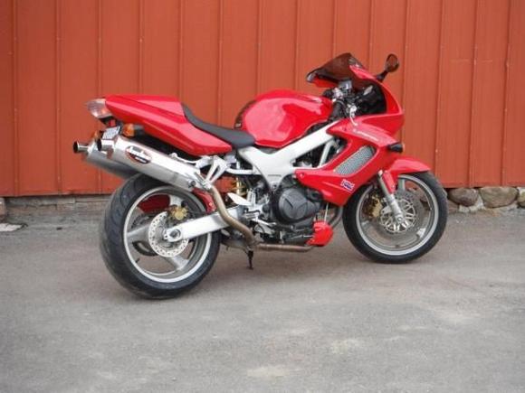 2000 VTR Jardine cans, K&amp;N, stage 1 jet kit, rear hugge, double bubble screen.