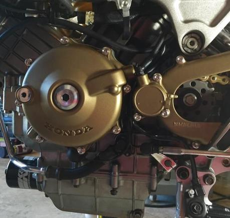 Stator swapped out of the OEM cover into the powdercoated spare, new gasket, all mounted up!