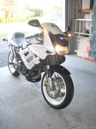 painted white with blue pearl, white powder coated wheels