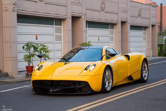 Yellow Pagani Huayra. Picture by hsien5552700 | Flickr