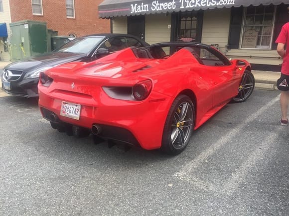 Leo Orantes spotted this lovely Ferrari 488 GTB Spider in Kentlands, Maryland near the Gaithersburg area. Yes, it's a very wealthy area there.