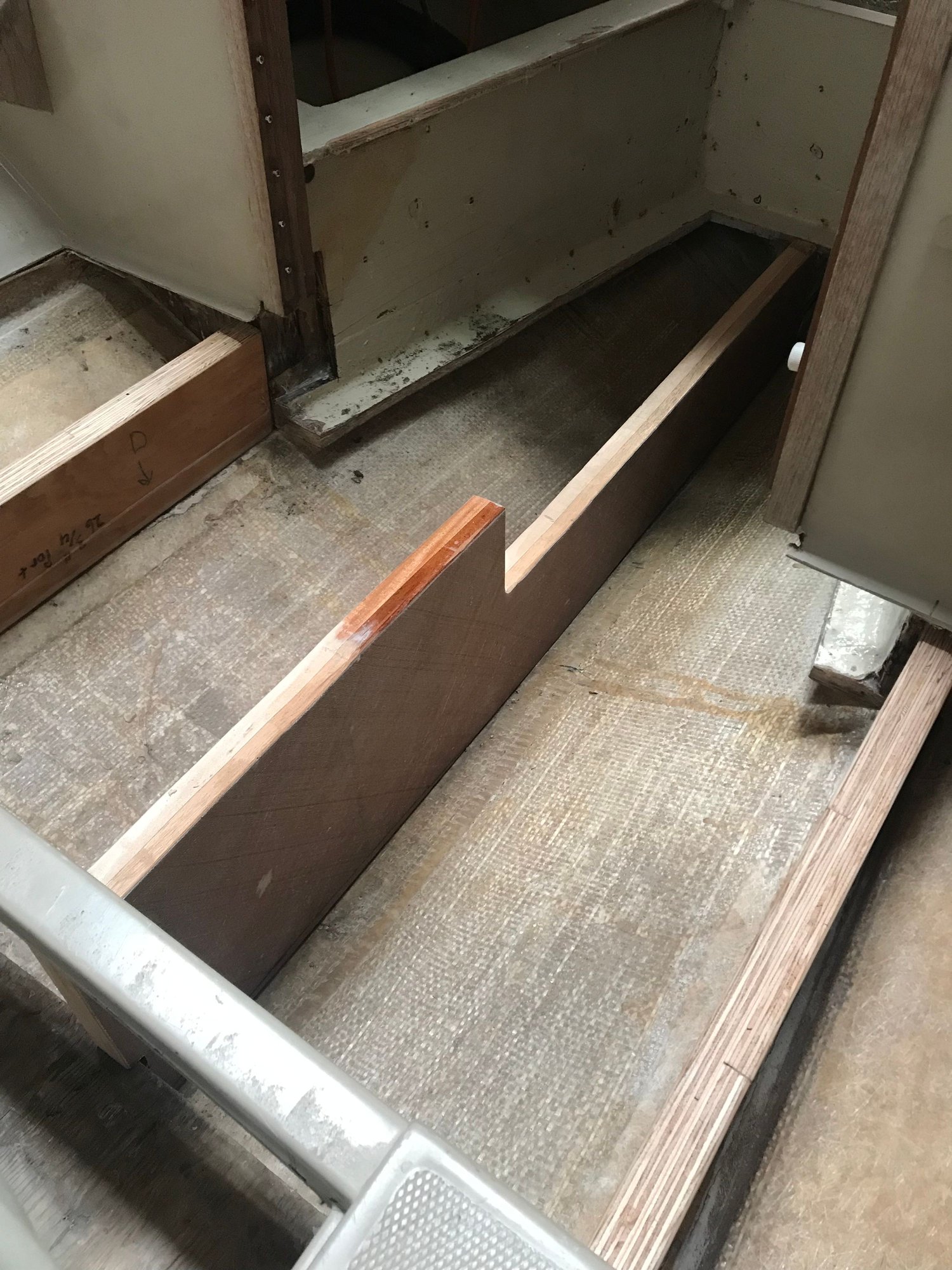 Laminating Marine Plywood (now Mahogany?) with epoxy for stringers and