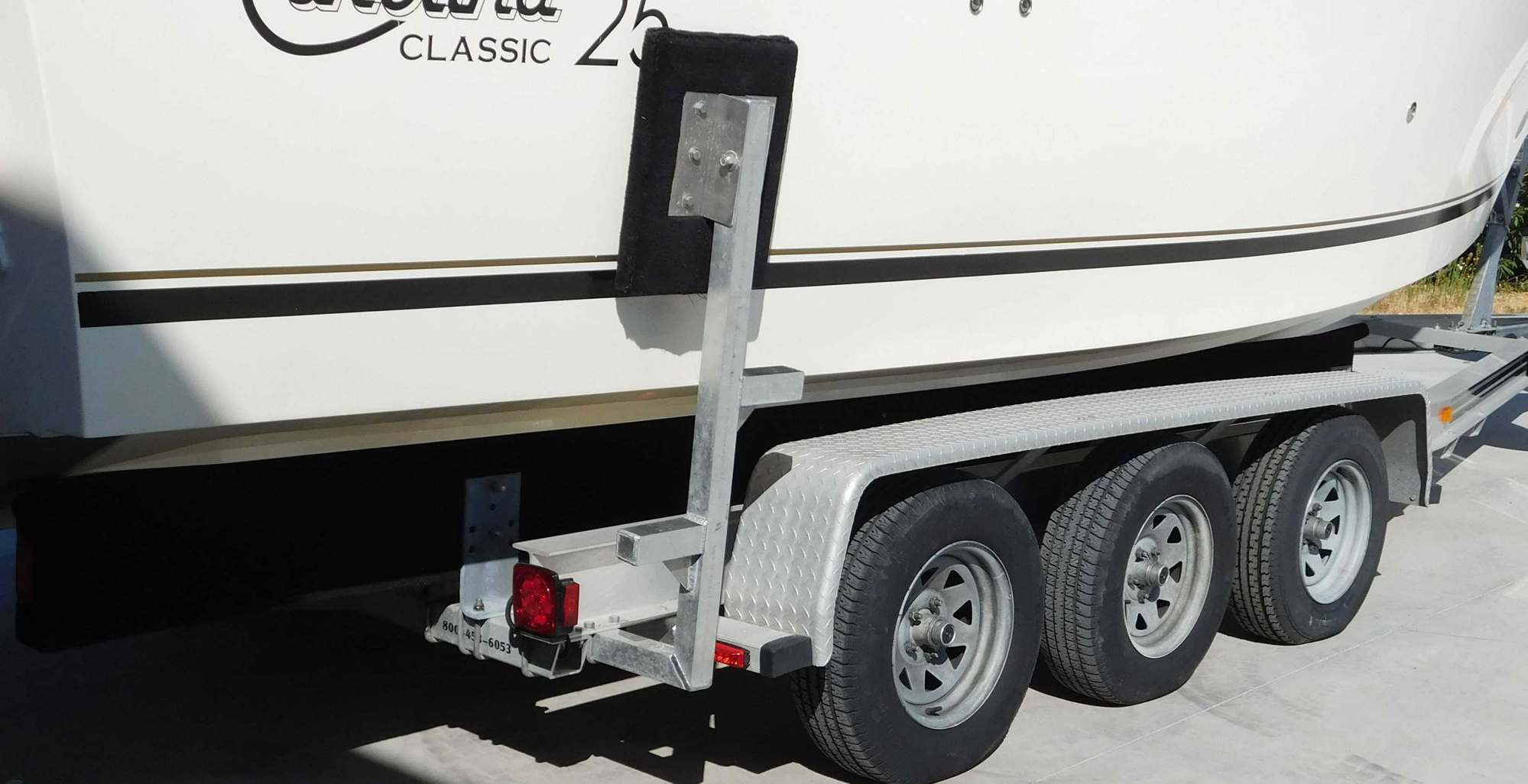 West Coast 2005 Loadmaster 3axle trailer, 10,500 GVWR for 24' to 26