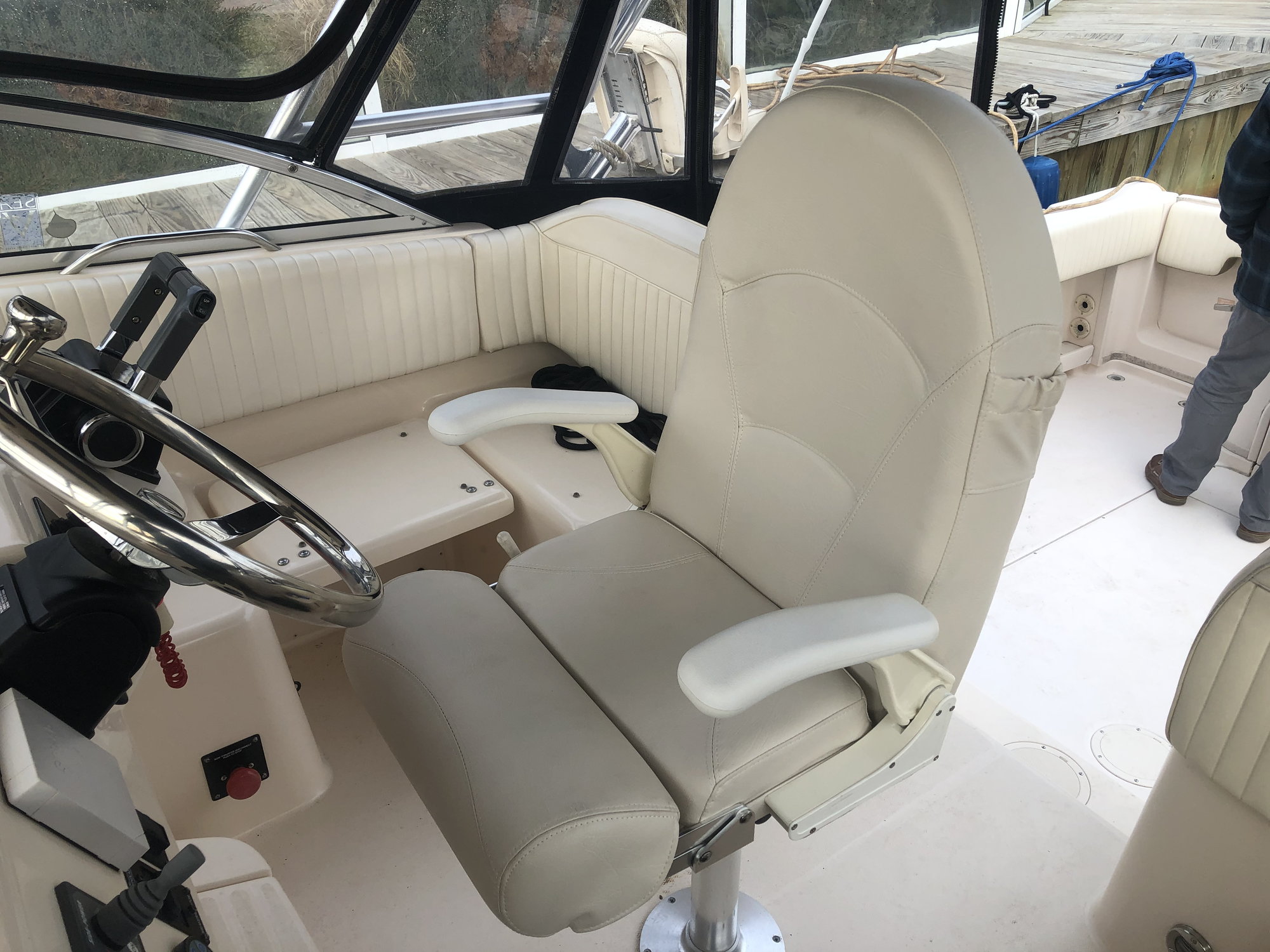 What to Look For In Center-Console Helm Seats