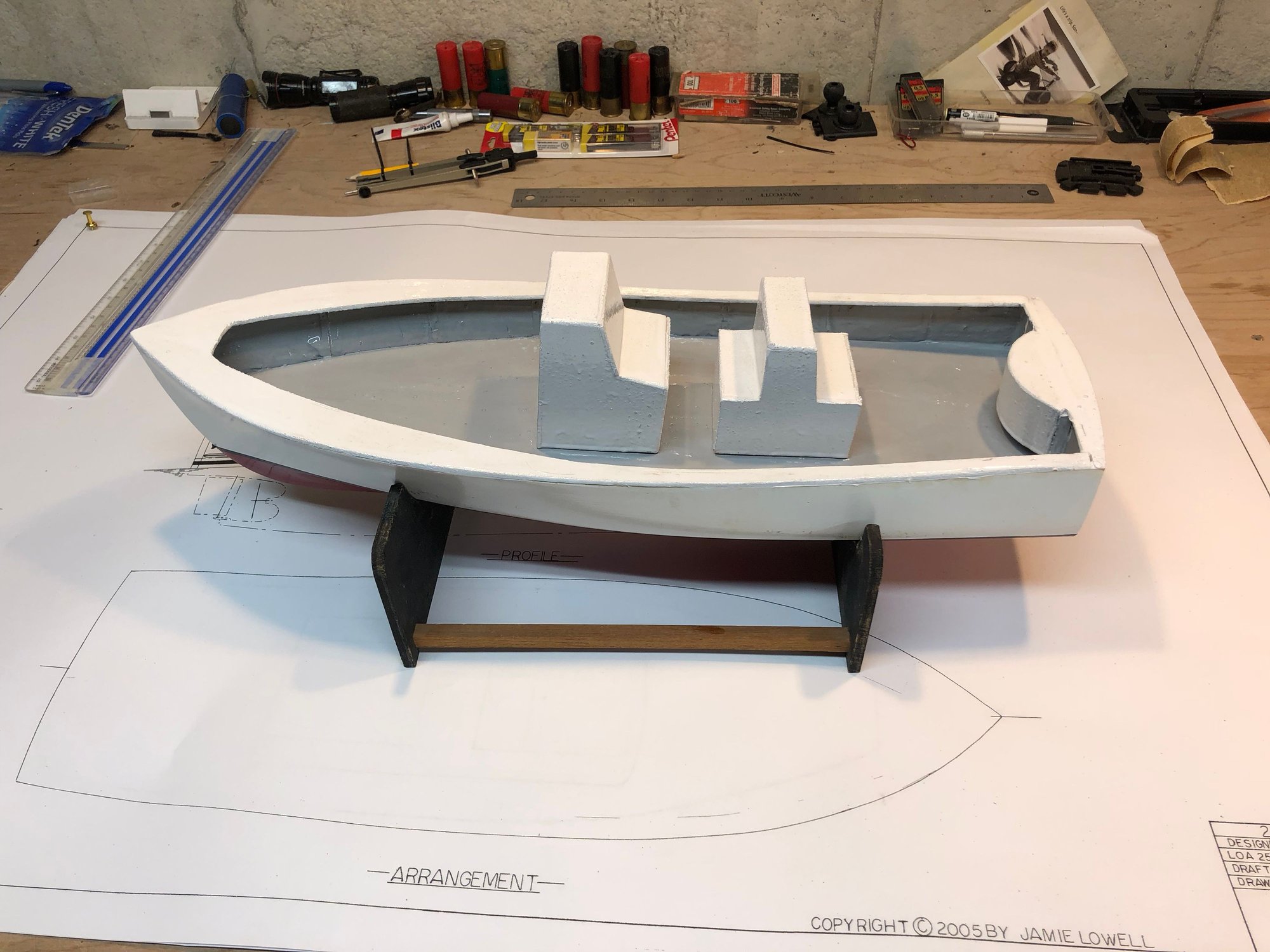 Point 25 Inboard diesel center console build thread. The Hull