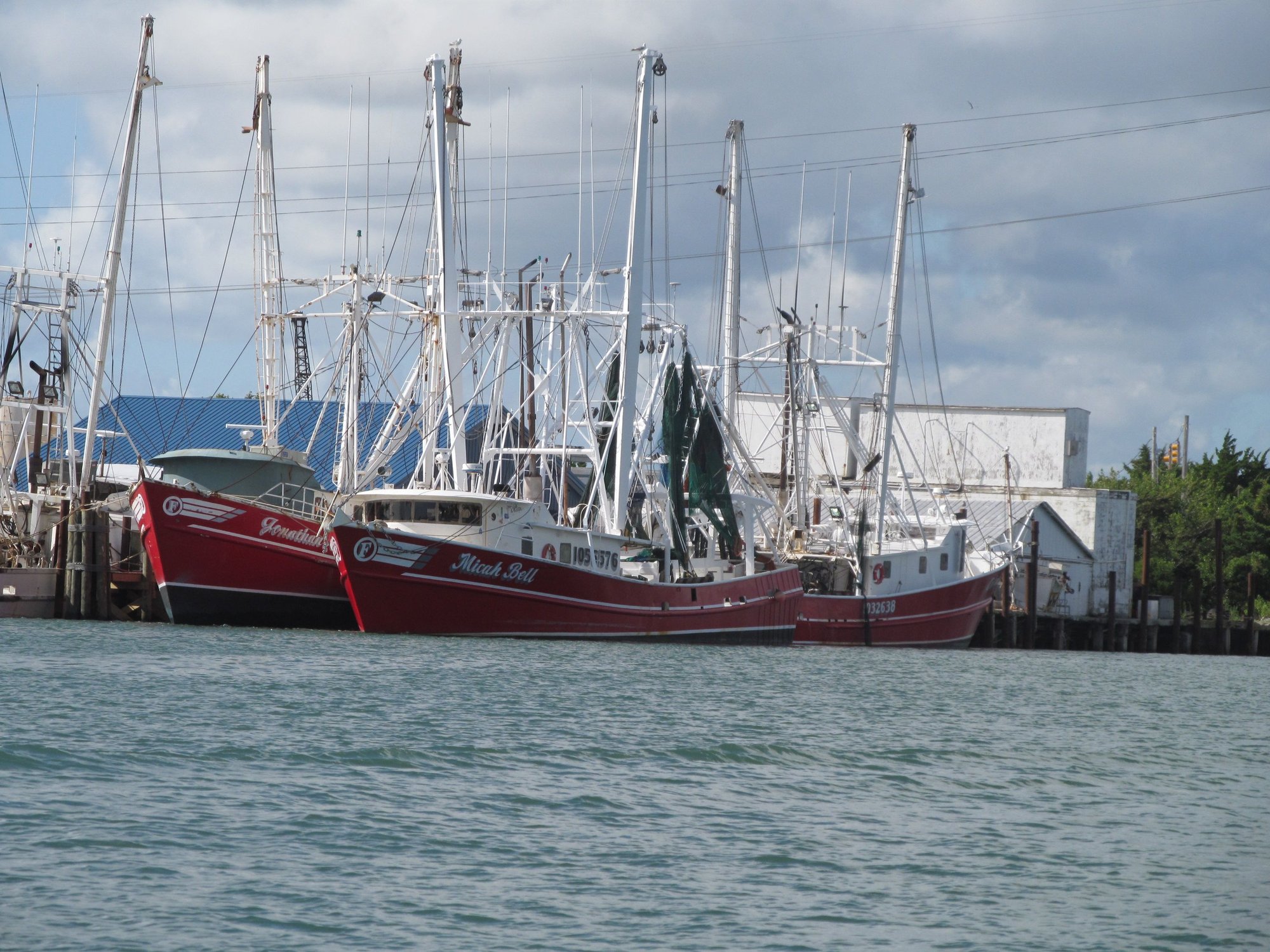 Shrimp Boat runs aground Brown's Inlet Camp Lejeune The Hull Truth