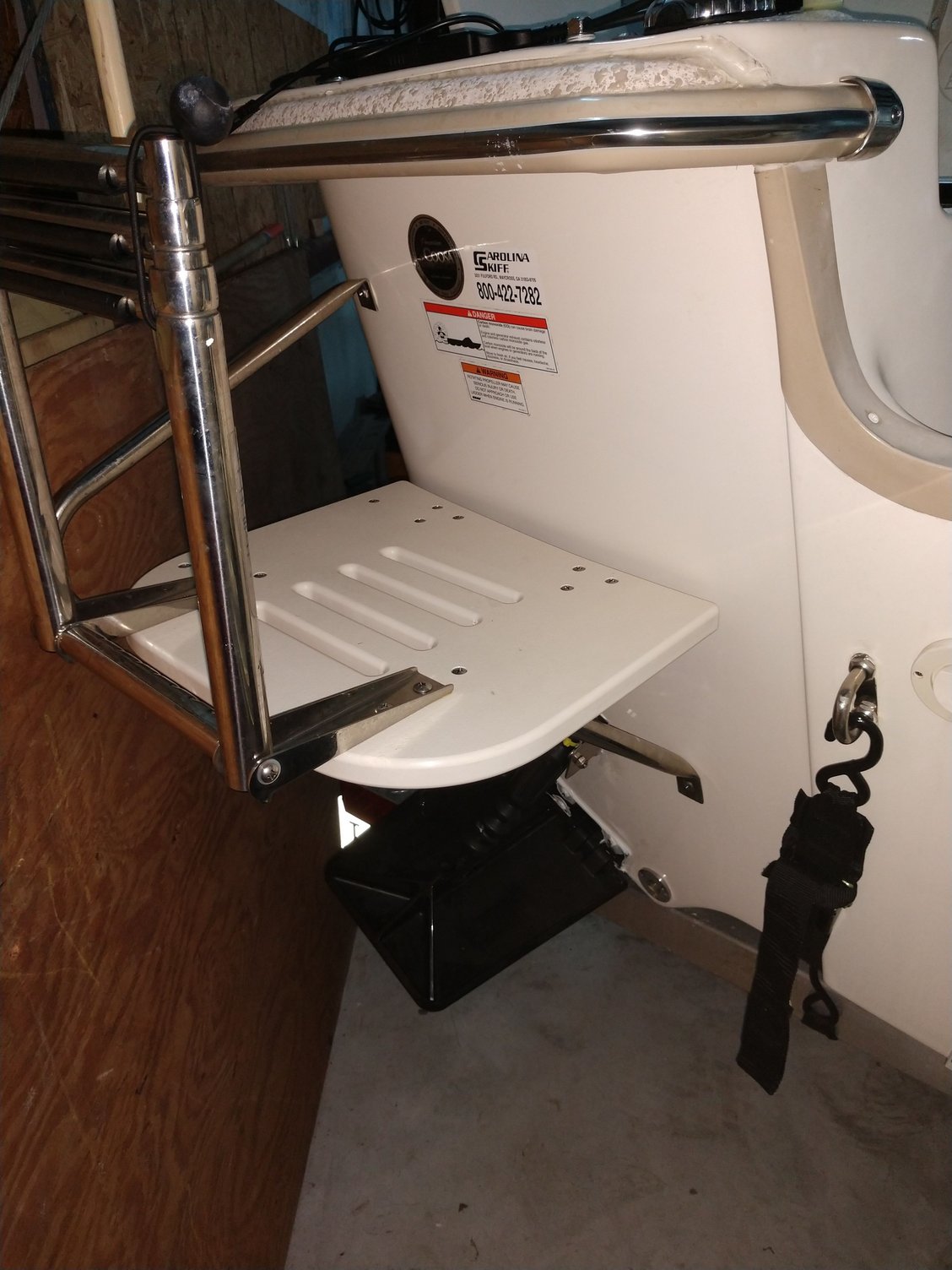 Can I mount a lightweight kicker (34 HP) on a swim ladder platform