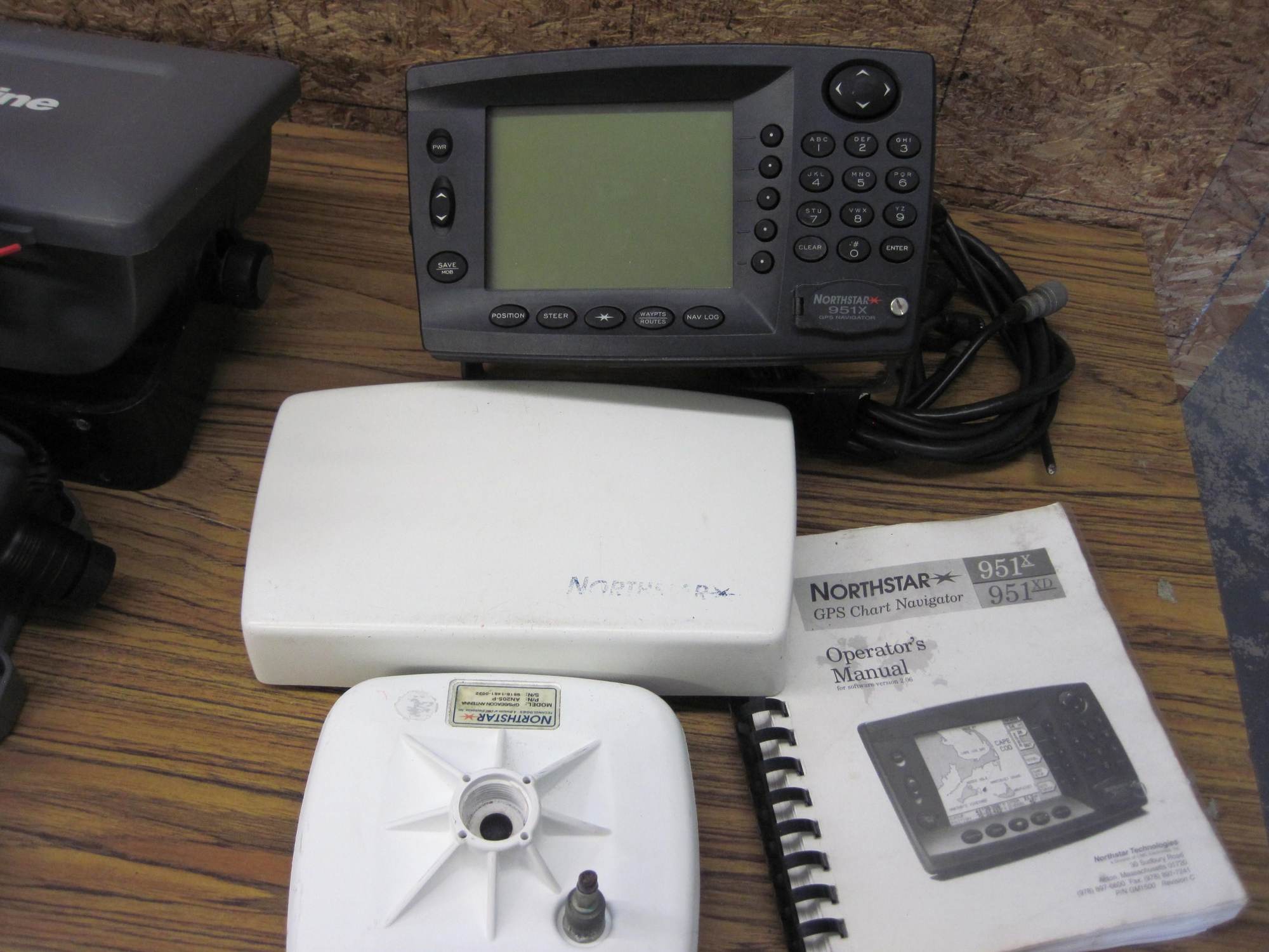 FS Raymarine C90W Chartplotter,/Northstar 951X / Simrad Radar