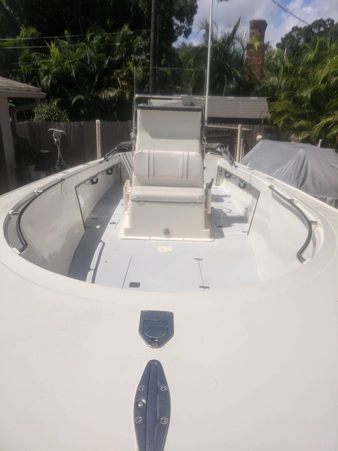 1979 23 Seabird - Refit 2000 - 2014 250 ETech - The Hull