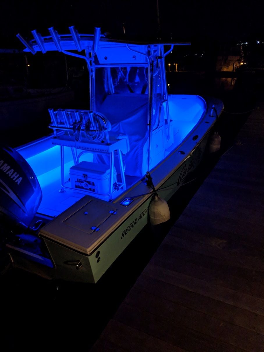 Fishing 1/2' NPT LED Light Blue Underwater LED Boat Plug Light - China LED  Boat Light, LED Underwater Light
