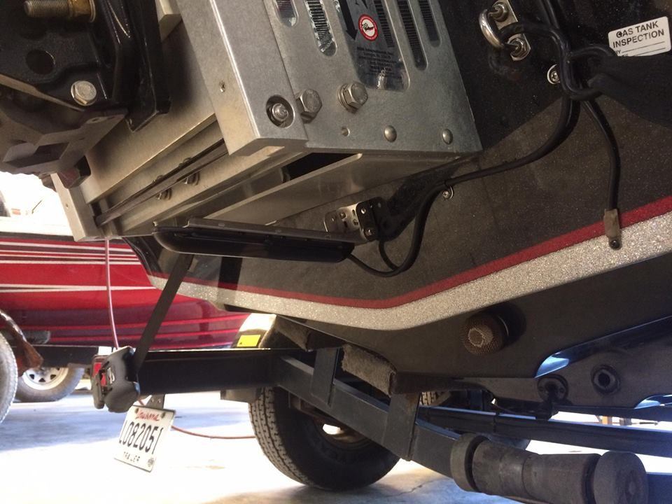 Sidescan transducer location on Contender 25 Bay (stepped hull) The