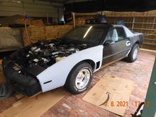 Blocked the fenders on the table, a recommendation from the "save the back foundation", nice to see it all one color again.