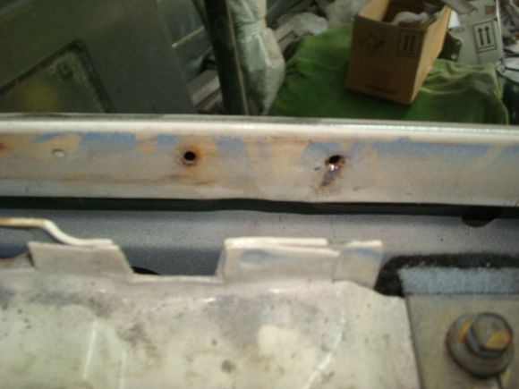 More evidence of the blue stripes on the drivers door.