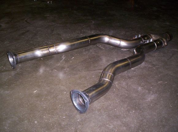 2-1/2" stainless y-pipe with Magnaflow 2 into 1 merge.