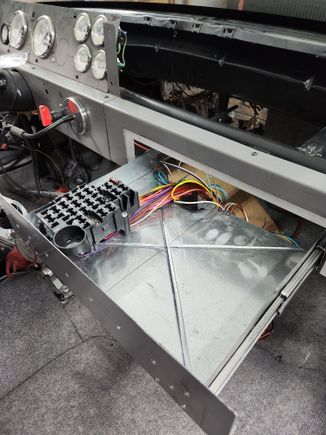Fuse box mounted