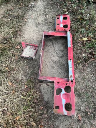 Clean  core support. $385 shipped in lower 48 
Clean battery tray $78 shipped not your junky thin aftermarket one well guess if your building a race car that’s better lol lighter 