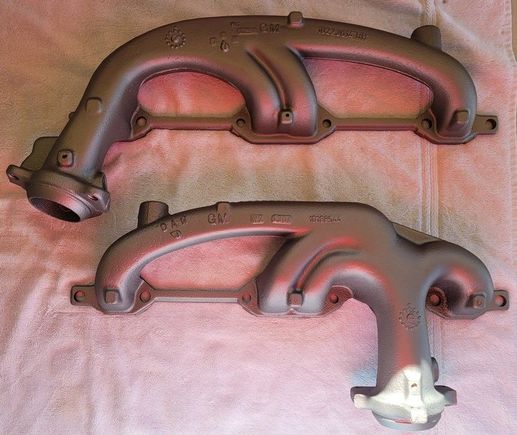 93/95 & 94/95 F-Body LT1 exhaust manifolds with 3 bolt ball and socket exhaust outlet flanges. Heatshields removed.