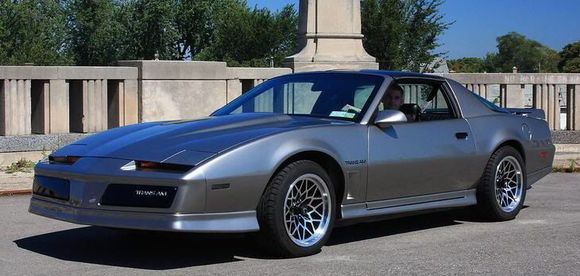 Does anyone recognize this car? I love the colour and would be interested in any info relative to paint code. I’m Canadian so thank you in advance for your help lol