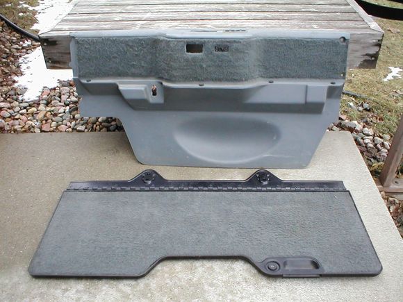 Picture from TGO member Drew.  This shows the cargo cover and rear trim piece from 86-92.