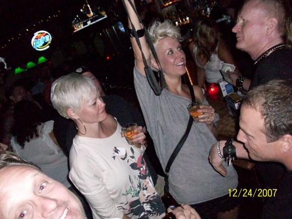 ITS THE BLONDS FROM THE ROBERT PALMER VIDEO.... LAFF. !!