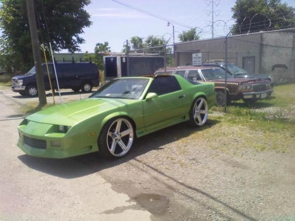 1992 Chevy Camaro
24 Inch Iroc Rim 2