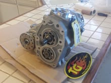 oooh ! single case 4.7 ready to go in ! installing at the same time a turbo clutch and flywheel going into a w-56 ...i hope it fits !