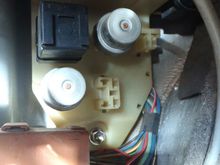 this is the "bad" bad relay, swapped into 4r #2.  lower left.  the cruise control unit is below the junction block to the left.