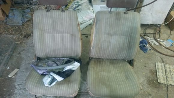 84 yota seats for the kids 79 hilux prior to cleaning