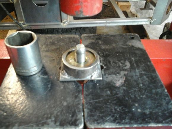 The 1" socket fits the inside diameter of the tubing