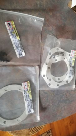 Axle hub gasket and grille clips part# just futir reference 