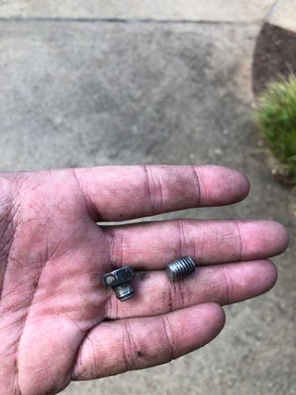 Broken clutch bolt was spinning around in the bellhousing 